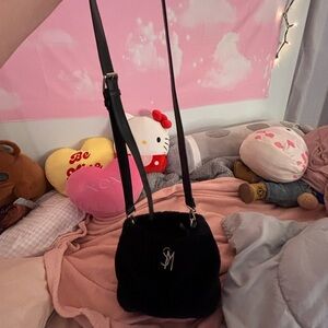Black faux fur Steve Madden crossbody with wallet!🖤